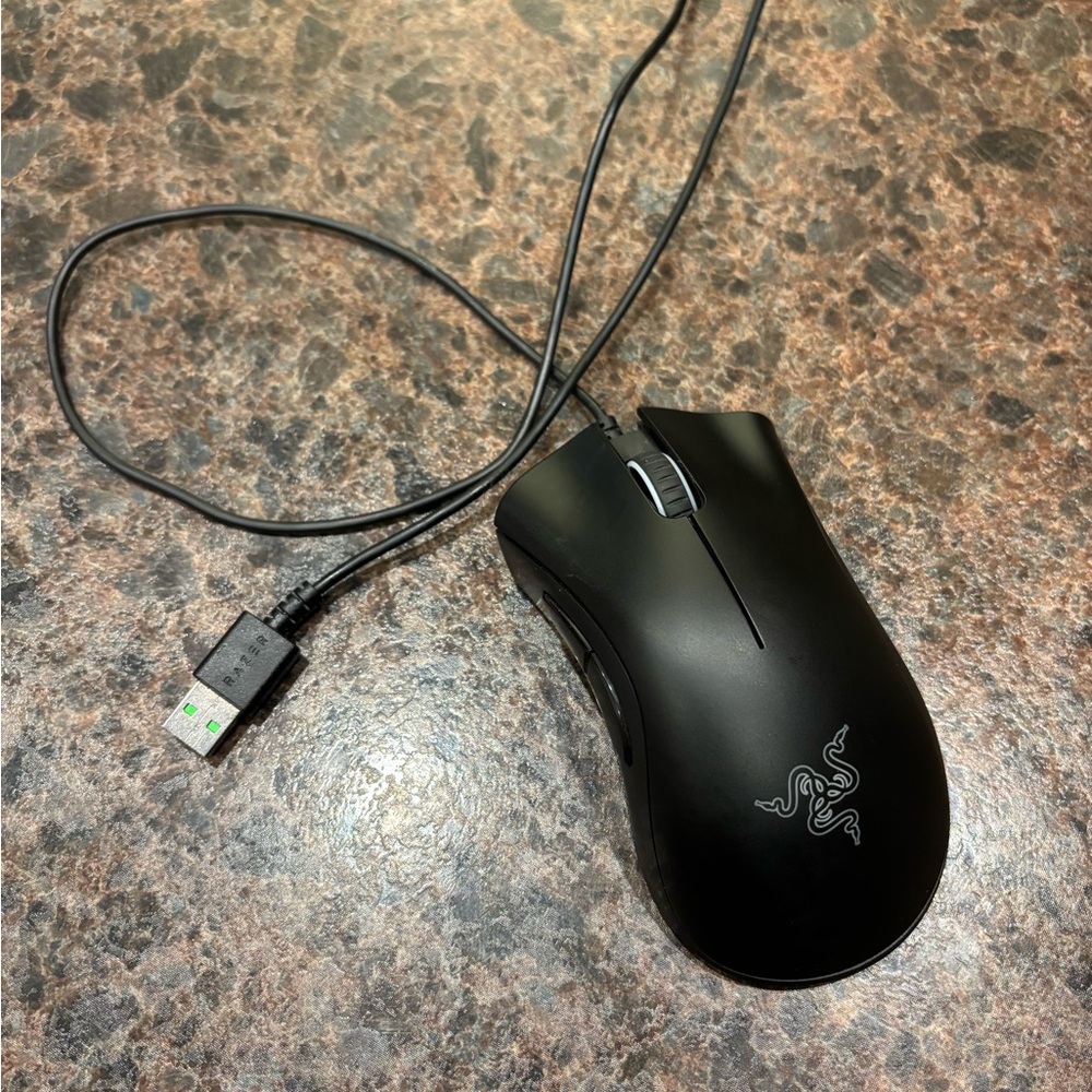 Razer POWER UP BUNDLE V2 DEATHADDER Wired Optical Gaming Mouse - Black RZ01-0385